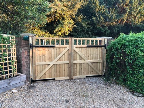 10ft standard gates - 45 x 95mm frame 16mm TGV Ship Lap	x 2 5ft  Vacuum Pressure Treated Tanalised With Trellis